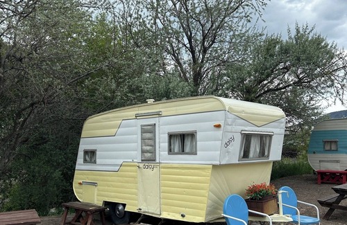 Lava Hot Springs Casa | Retro Camper king size bed