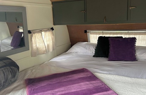 Lava Hot Springs Casa | Retro Camper king size bed