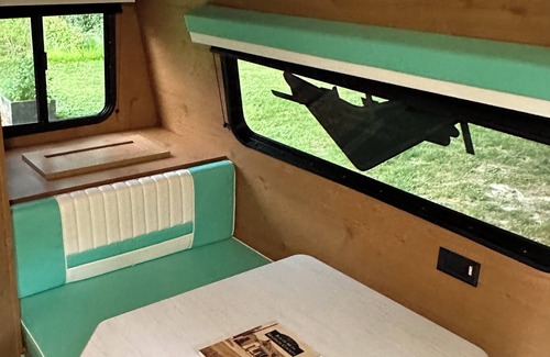 Edwardsville Casa | Retro Camper on Historic Route 66 Homestead