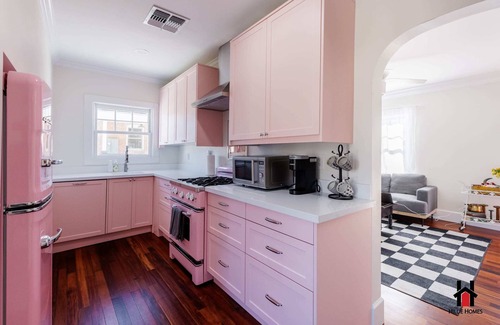 West Second Street Historic District Casa | 1920s Bungalow, Retro Kitchen, Yard, BBQ, Hammocks