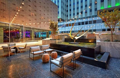 Downtown Dallas Casa | Retro-chic hotel in downtown Dallas
