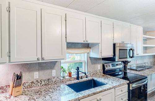 Bandon Casa | Retro-chic motel near beach with WiFi - walk to downtown shops & eateries
