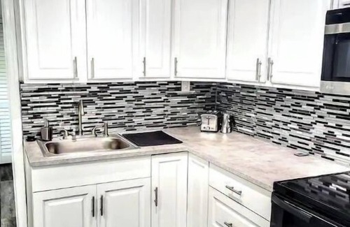 Wilton Manors Cabaña | Retro Cottage - Short Walk to Wilton Dr. ,WIFI, Free Parking
