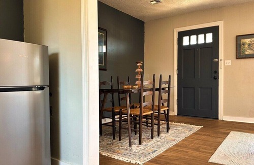 Central Oklahoma City Apartamento | Retro design house nears the Zoo