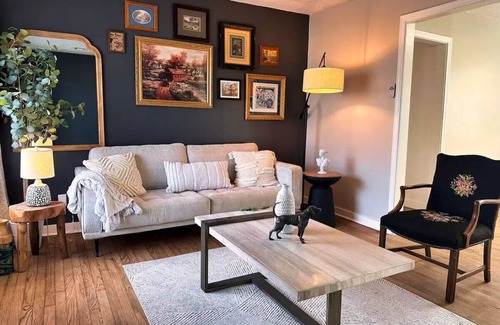 Central Oklahoma City Casa | Retro design house nears the Zoo