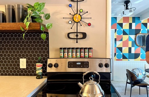 West Sacramento Casa | Retro Fun w/Sauna, Cold Plunge, & Game Room Near Stadiums and Downtown!