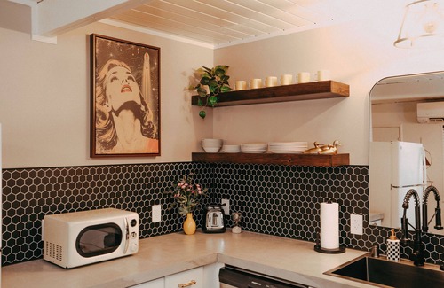 West Sacramento Casa | Retro Fun w/Sauna, Cold Plunge, & Game Room Near Stadiums and Downtown!