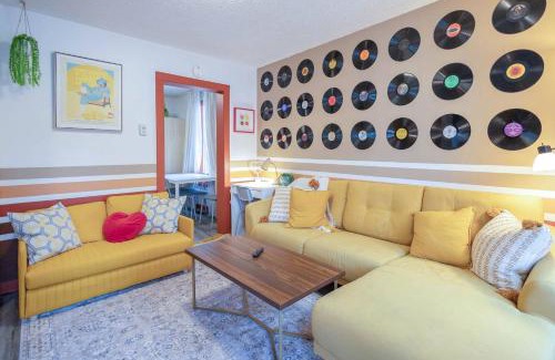 Ramsay Casa | Retro Glam in Ramsay Walk to Stampede Grounds
