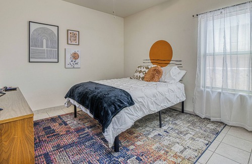 Las Cruces Casa | Retro in the Desert 3/2 groovy