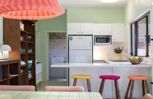 Bateau Bay Casa | Retro inpsired house just 100m to beach