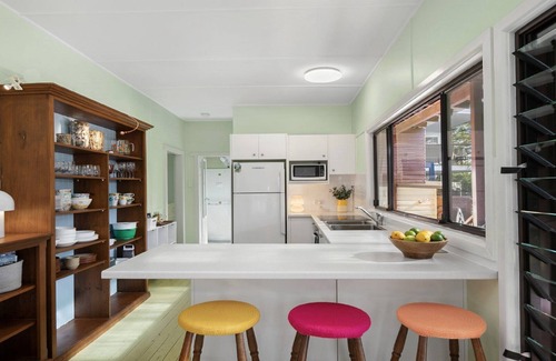 Bateau Bay Casa | Retro inpsired house just 100m to beach
