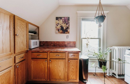 West Seventh Casa | Retro Jewel Box Victorian Steps from Irvine Park