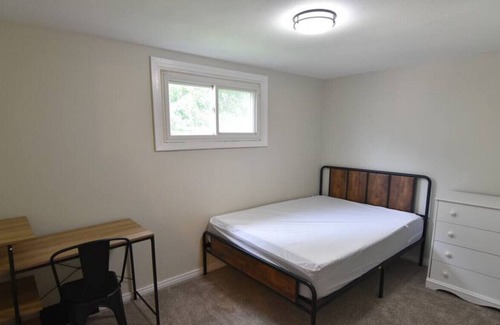 Cortland Casa | Retro on Maple Avenue