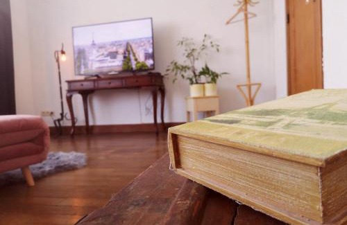 Namur Apartamento | Retro Parisian Apartment - 2 Persons - Spacious 75m2 and fully equipped - IN city center