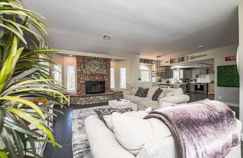 Winchester Villa | Retro Ranch-5bd-Pool-Hot Tub-Games-Pickleball