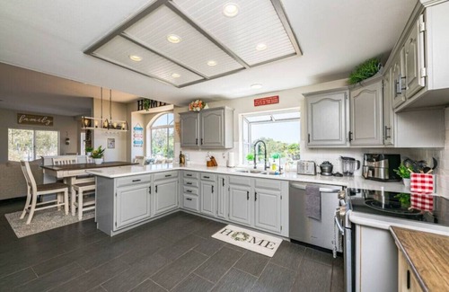 Winchester Villa | Retro Ranch-5bd-Pool-Hot Tub-Games-Pickleball