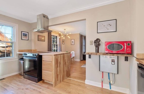 East Raleigh Casa | Retro Retreat | 2BR + King Bed, Porch & Fire Pit