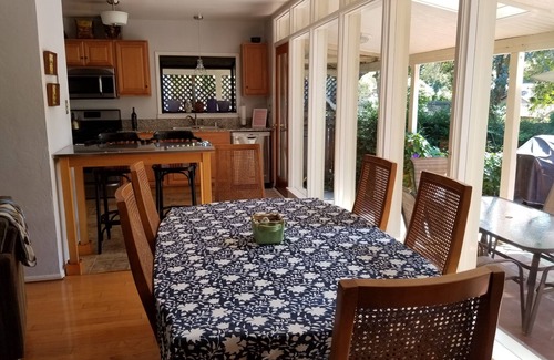 Boyes Hot Springs Casa | Retiro Retro: Cozy, Moderne, asequible Casa en Wine Country.