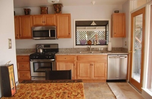 Boyes Hot Springs Casa | Retiro Retro: Cozy, Moderne, asequible Casa en Wine Country.