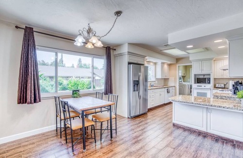 Fresno Apartamento | 2730 W Bullard XLARGE · X-Large Spacious Delux House ★ Fastest Wi-Fi