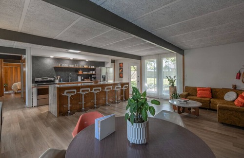 Springfield Casa | Retro Vibes | Mid-Century Gem in Springfield
