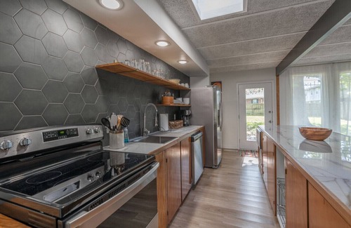 Springfield Casa | Retro Vibes | Mid-Century Gem in Springfield