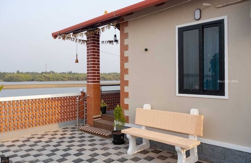Udupi Cabaña | Reunion Ocean Tides- Room 222- Beach Cottages