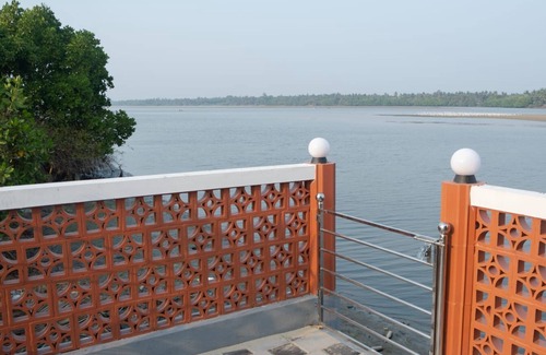 Udupi Cabaña | Reunion Ocean Tides- Room 222- Beach Cottages
