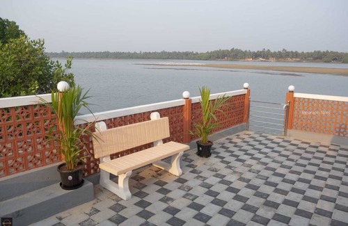 Udupi Cabaña | Reunion Ocean Tides- Room 222- Beach Cottages