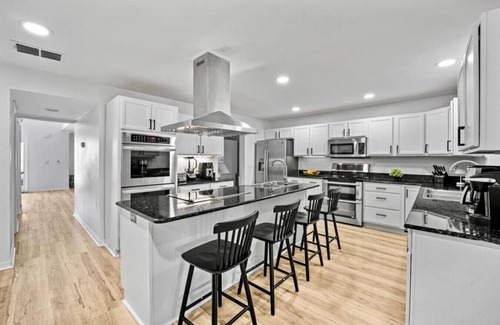 Indian Trails Casa | Luxury 10BR| Free pool heat, Hot Tub & Game Room