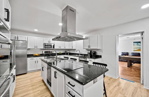 Indian Trails Casa | Luxury 10BR| Free pool heat, Hot Tub & Game Room