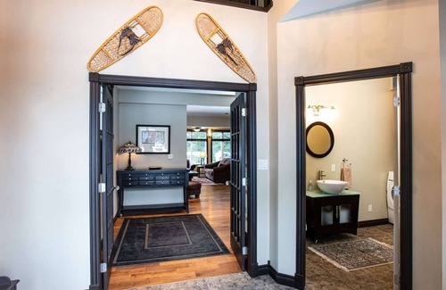 Revelstoke Casa | Mountain Gateway - Casa privada de 3 dormitorios, cerca de Ski Hill