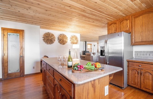 Doyle Cabina | Reverie Ranch @ Gold Mountain 136 Acre w/ Lakeview & Nat'l Forest Access, Remote