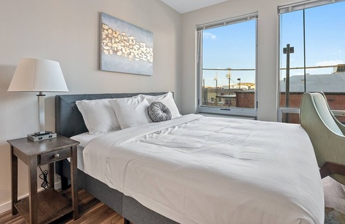 Crossroads Arts District Condominio | Revitalize Your Relationship with a Serene Couples Getaway 333