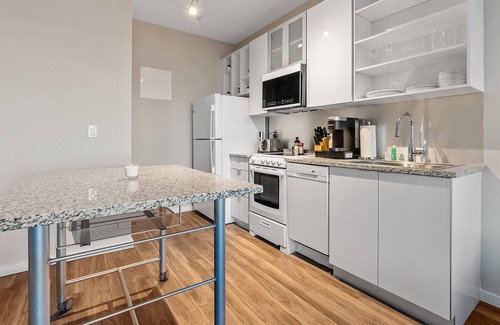 Crossroads Arts District Condominio | Revitalize Your Relationship with a Serene Couples Getaway 333