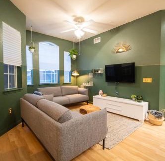 Loughman Complejo | Revived Condo with Pool and 20 minutes from parks