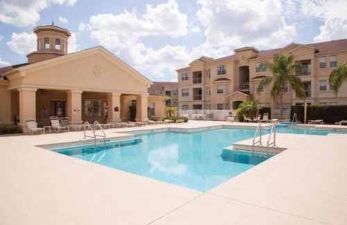 Loughman Complejo | Revived Condo with Pool and 20 minutes from parks