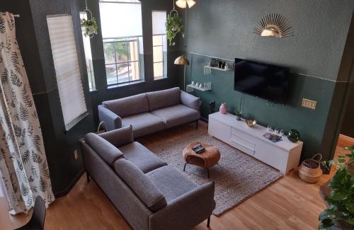 Loughman Complejo | Revived Condo with Pool and 20 minutes from parks