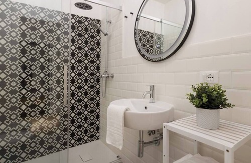 Trieste Old Town Apartamento | Revived Elegance in Trieste