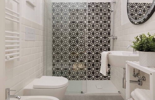 Trieste Old Town Apartamento | Revived Elegance in Trieste