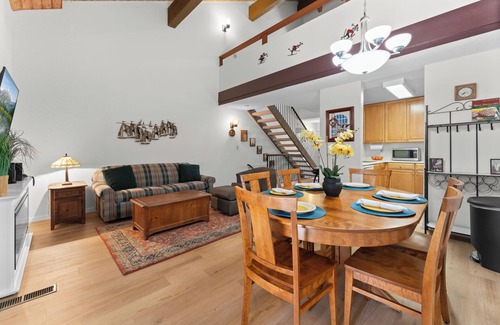 Carnelian Woods Casa | Revived Townhome, Pool, Kitchen, Walk to Lake!