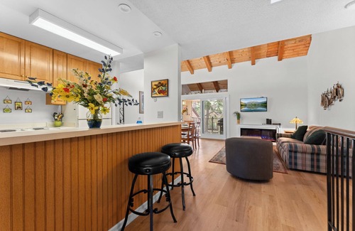 Carnelian Woods Casa | Revived Townhome, Pool, Kitchen, Walk to Lake!