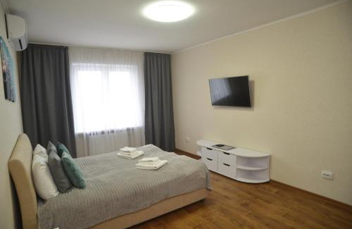 Darnyckyj Apartamento | Revutskogo 54 метро Харьковская, Позняки, Квартира з видом на озеро