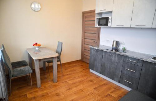 Darnyckyj Apartamento | Revutskogo 54 метро Харьковская, Позняки, Квартира з видом на озеро