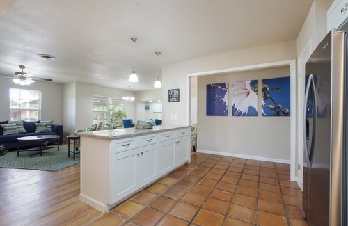 Shearer Hills - Ridgeview Casa | Cozy Getaway, Airport, Family Friendly-Alamo