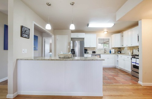 Shearer Hills - Ridgeview Casa | Cozy Getaway, Airport, Family Friendly-Alamo