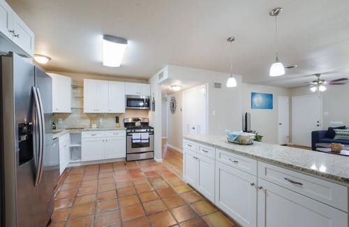 Shearer Hills - Ridgeview Casa | Cozy Getaway, Airport, Family Friendly-Alamo