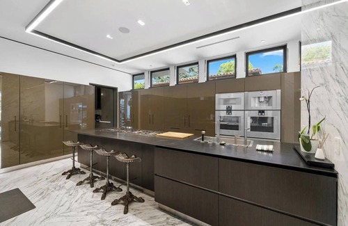 The Flats Casa | Rexford Modern - Living Art on Rexford Drive w/6BR Near the Golden Triangle