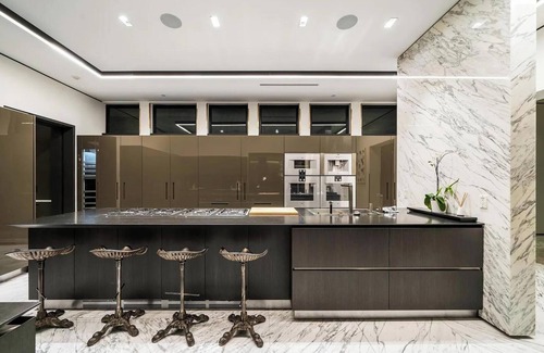 The Flats Casa | Rexford Modern - Living Art on Rexford Drive w/6BR Near the Golden Triangle