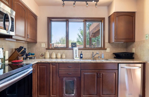 Santa Fe Casa | Rexie's Place | Mountain Views + 10 Min Drive to the Plaza!